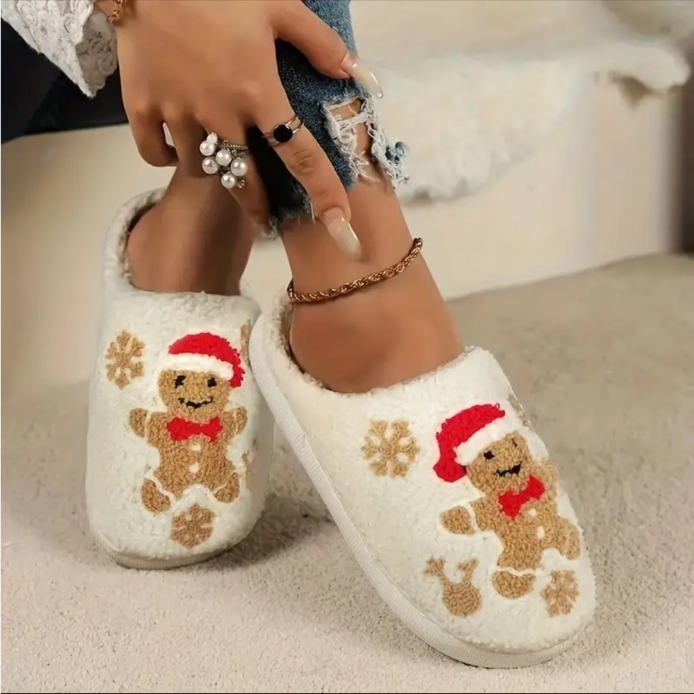 ❤️ Women Christmas Gingerbread Man Slippers NWT